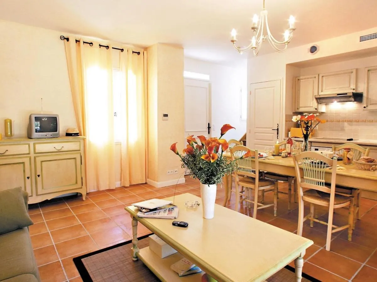 Holiday Home With Terrace And Garden 卡连