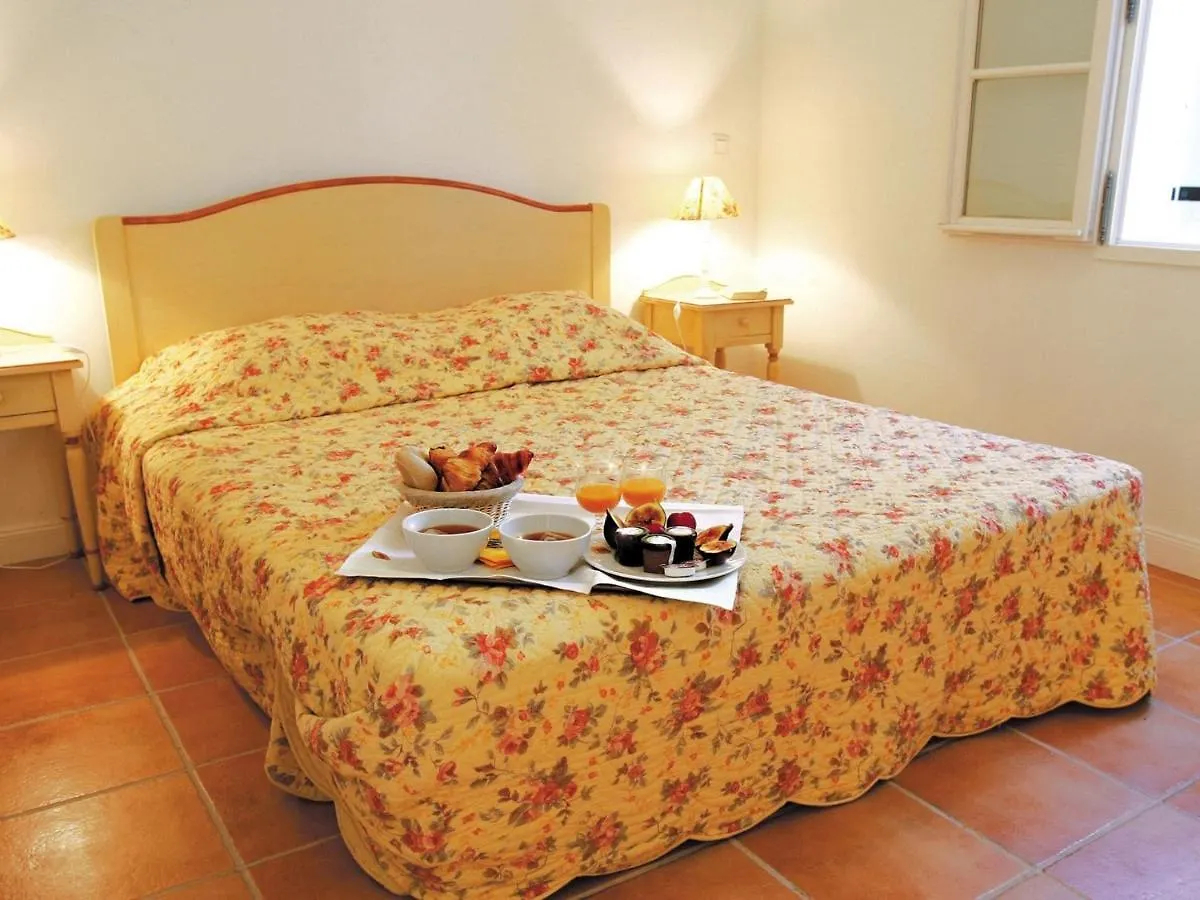 Holiday Home With Terrace And Garden 卡连